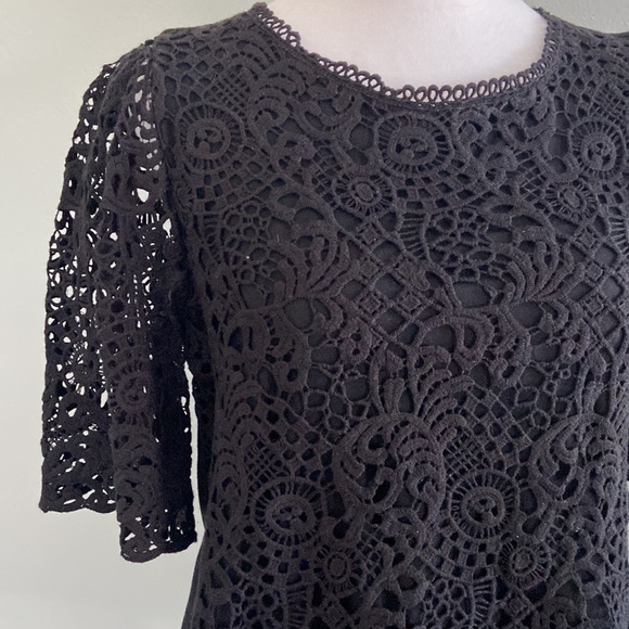 Anthropologie Black Lace Overlay Blouse Excellent like new Condition Si… - Picture 2 of 8